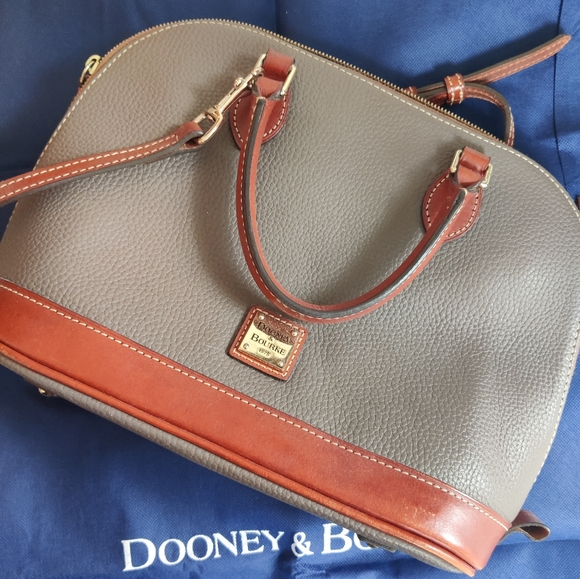 Dooney & Bourke Borsa A Mano Piccola In Pelle Pebble Grain - Rosso - Zip Sac - Tracolla Regolabile - Made In USA Design